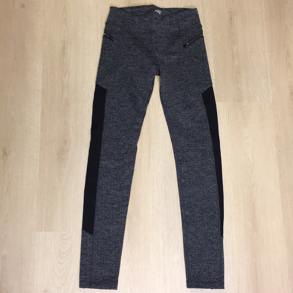 Athleta Girl Herringbone Black & Gray Zipper Detail Girl’s size XL 14 Leggings